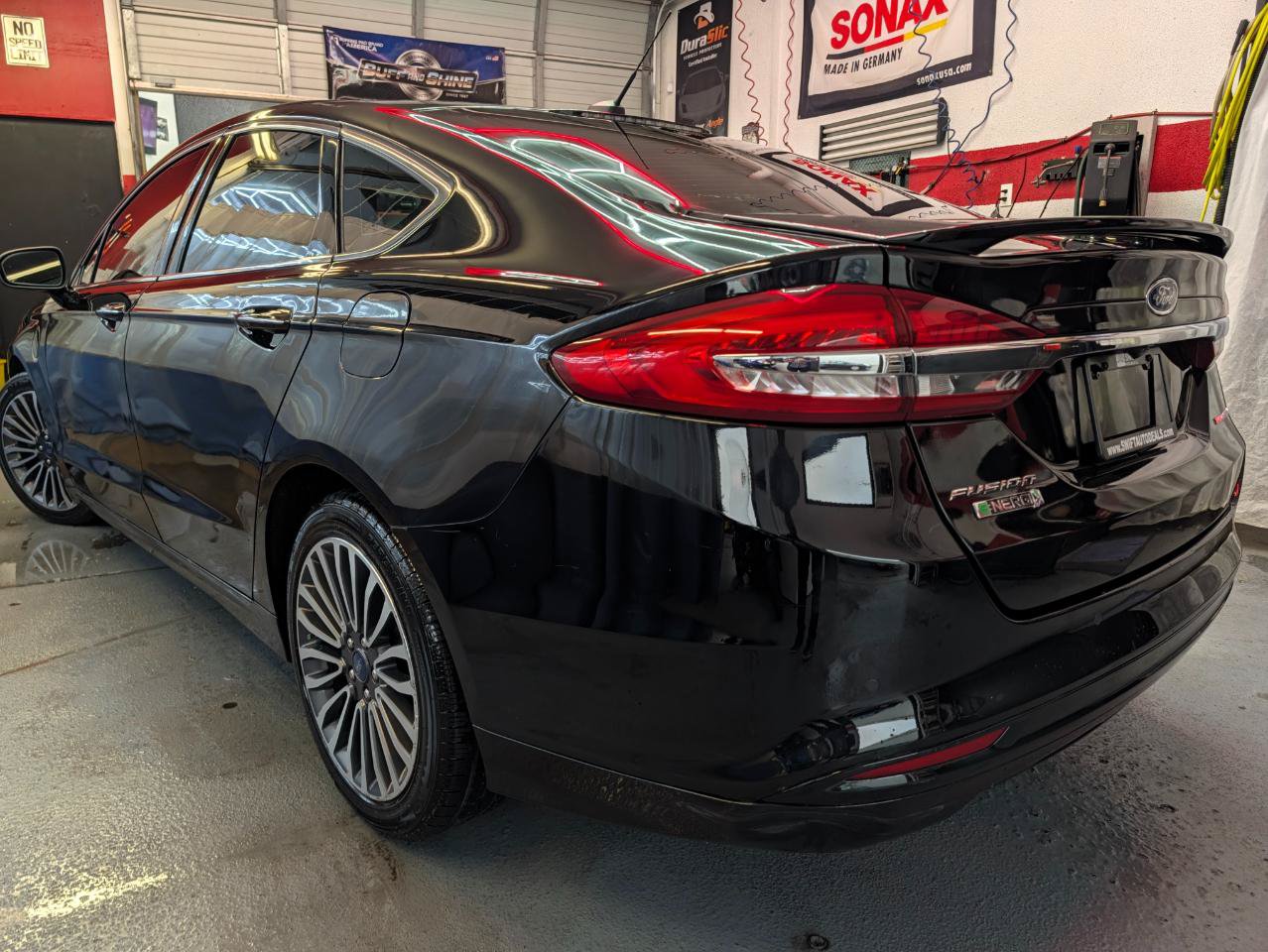 Used 2018 Ford Fusion Energi Titanium FWD image 4