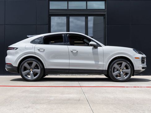 Certified 2024 Porsche Cayenne Coupe AWD/4WD image 12