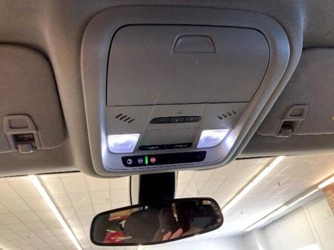 Used 2018 Chevrolet Equinox LT image 22