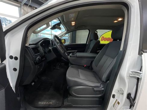 Used 2022 Nissan Titan SV RWD image 10