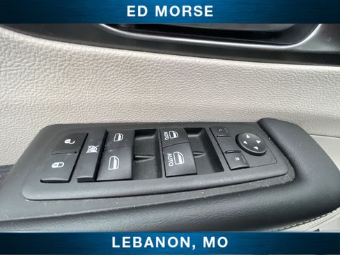 Used 2024 Chrysler Pacifica Touring-L FWD image 22