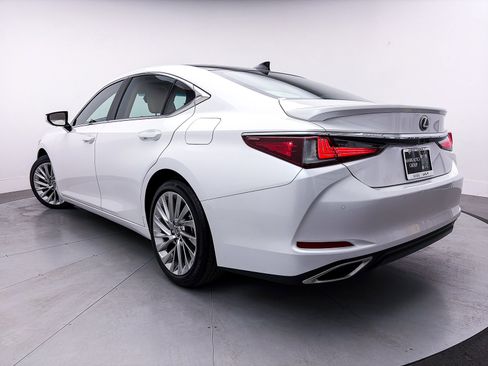 Used 2023 Lexus ES 350 Ultra Luxury image 2
