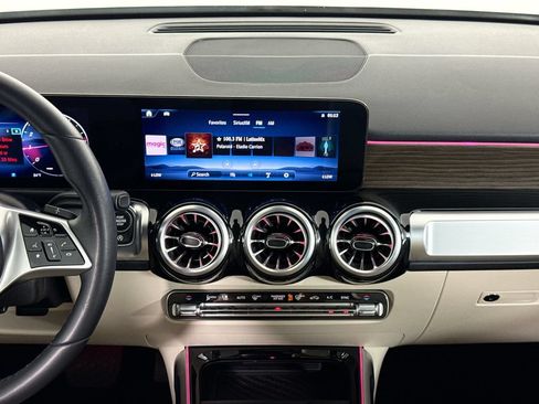 Used 2025 Mercedes-Benz GLB 250 image 14