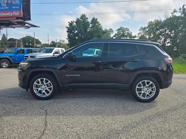 Used 2024 Jeep Compass Latitude w/ Sun and Sound Group AWD/4WD image 6