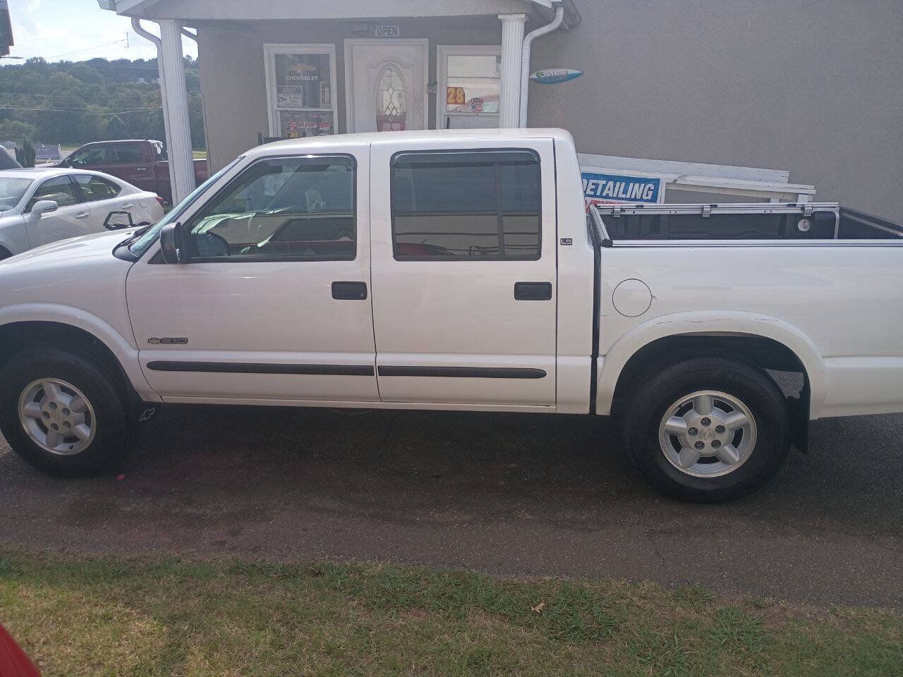 Used 2003 Chevrolet S10 Pickup LS AWD/4WD image 10