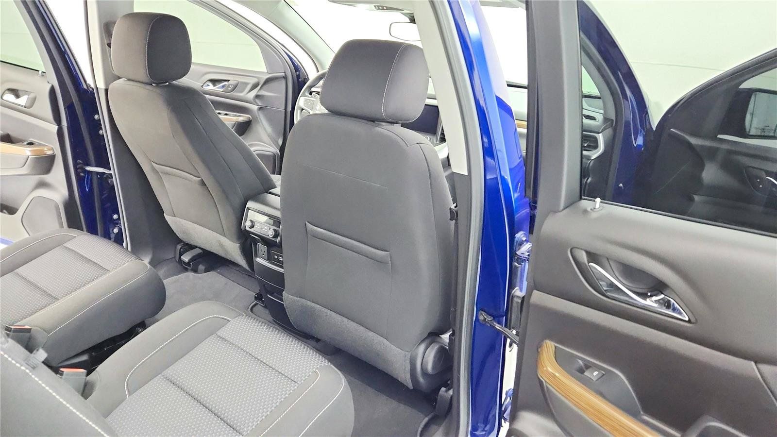 Used 2023 GMC Acadia SLE w/ Driver Convenience Package FWD image 24