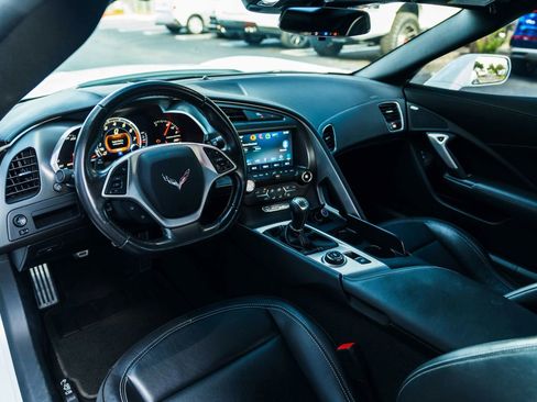Used 2019 Chevrolet Corvette Stingray Coupe w/ 1LT RWD image 25