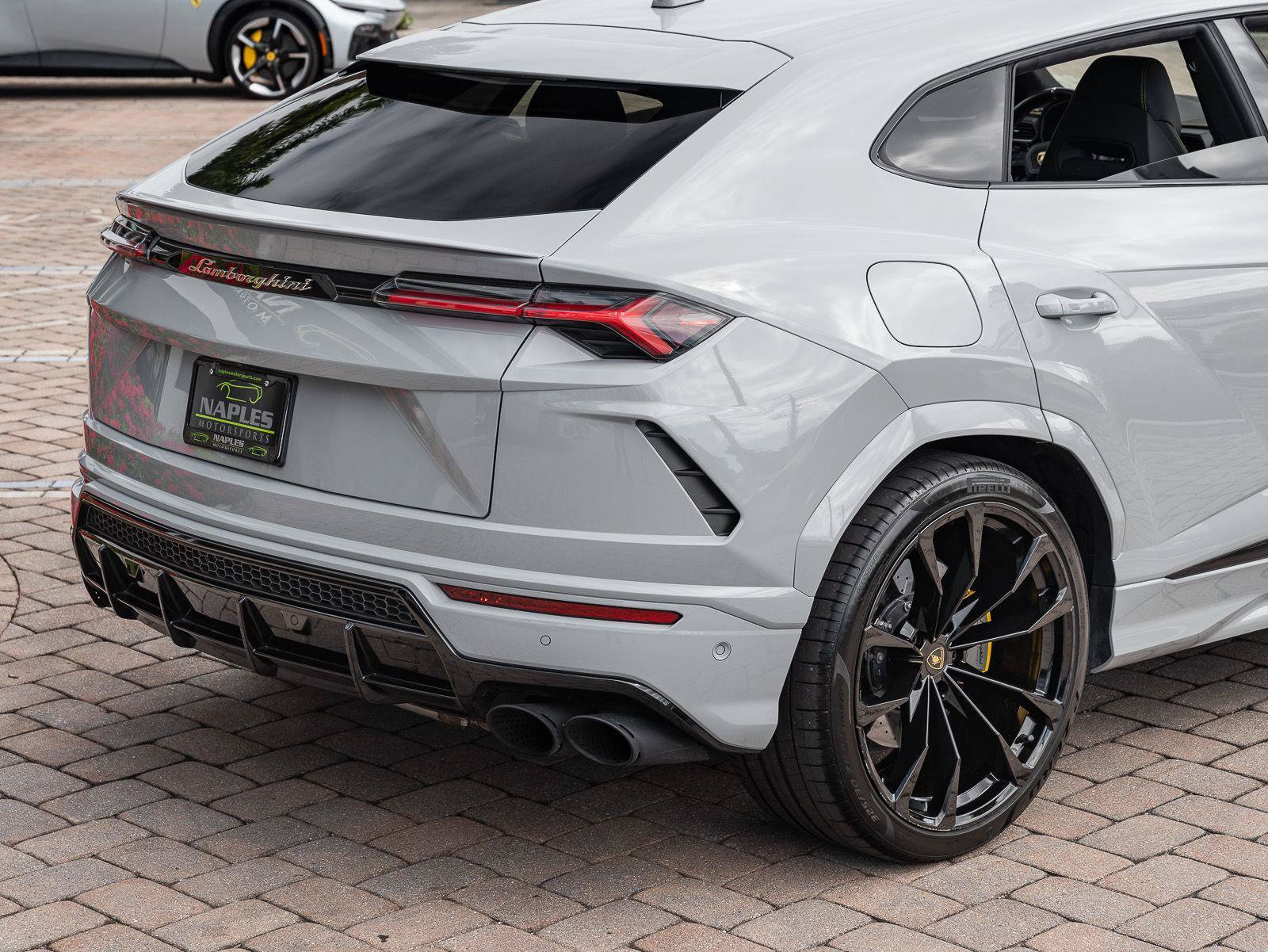 Used 2022 Lamborghini Urus AWD/4WD image 25