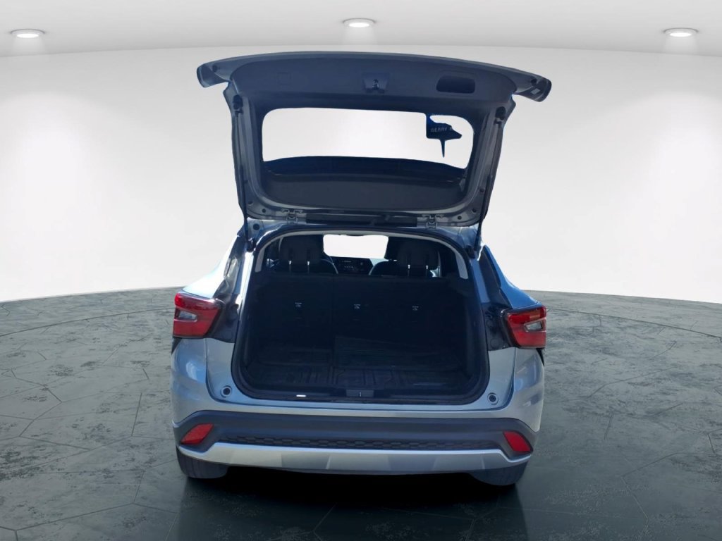 Used 2024 Chevrolet Trax LT w/ Driver Confidence Package FWD image 14