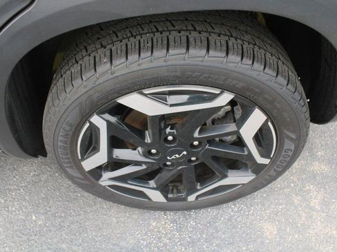 Used 2024 Kia Seltos SX w/ SX Sunroof Package image 7