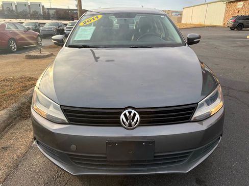 Used 2011 Volkswagen Jetta SE image 2