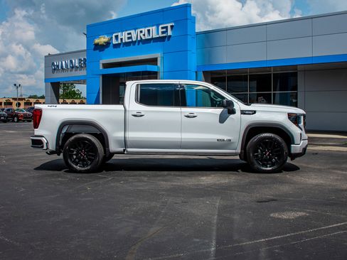 Used 2025 GMC Sierra 1500 Elevation image 8