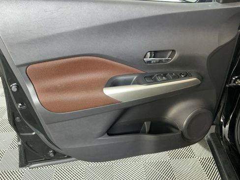 Used 2020 Nissan Kicks SR image 20