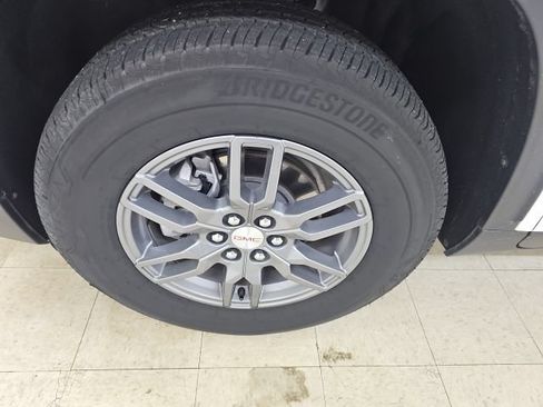 Used 2025 GMC Acadia Elevation FWD image 19