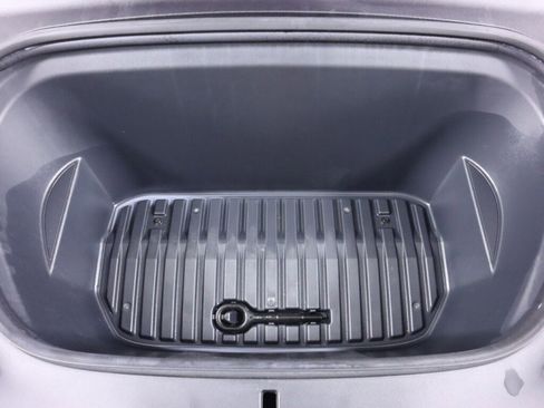 Used 2021 Tesla Model Y Long Range image 41