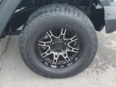 Used 2016 Jeep Wrangler Unlimited Sport w/ Connectivity Group AWD/4WD image 6