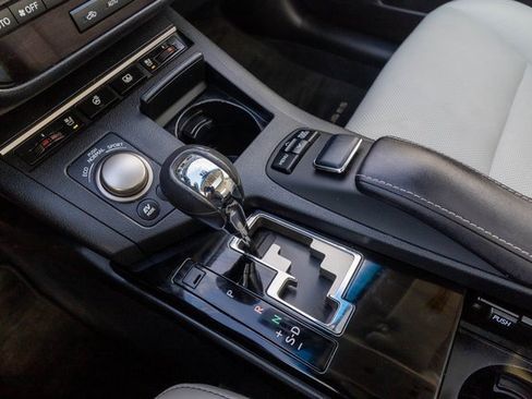 Used 2013 Lexus ES 300h image 10