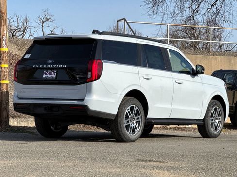 New 2026 Ford Expedition Active image 3