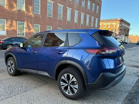 Used 2023 Nissan Rogue SV FWD image 5