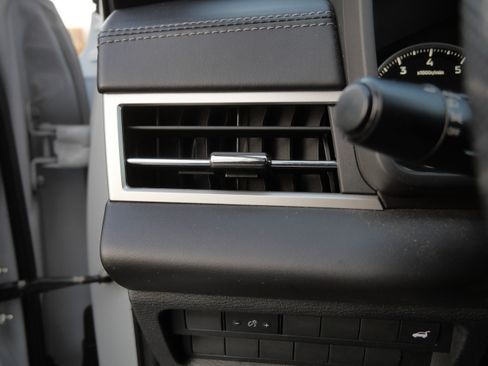 Used 2022 Mitsubishi Outlander SE image 26