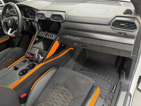 Used 2022 Lamborghini Urus AWD/4WD image 59