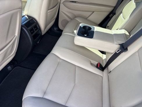 Used 2019 Cadillac XT5 FWD image 29