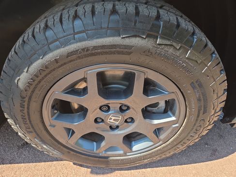 Used 2025 Honda Pilot TrailSport image 9