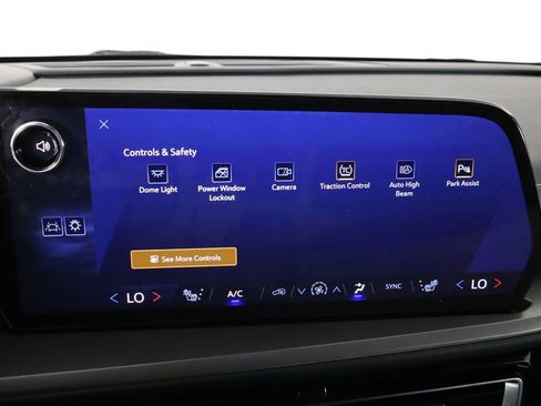 Used 2025 Chevrolet Traverse LT w/ Midnight/Sport Edition image 38