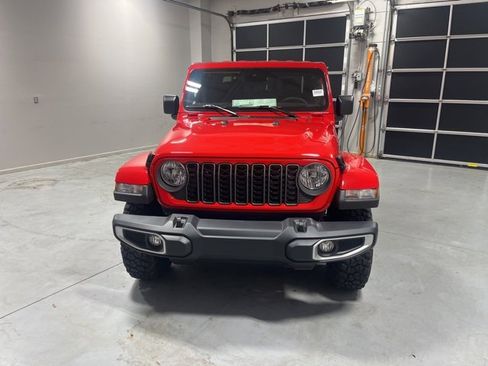 New 2025 Jeep Gladiator Sport image 2