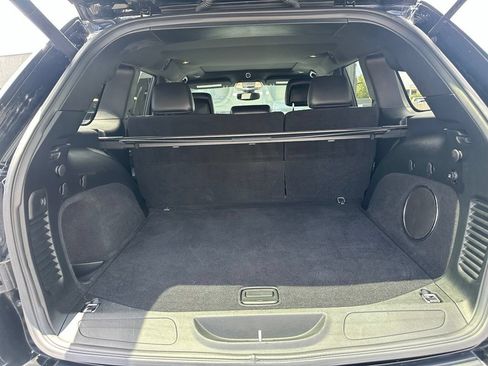 Used 2018 Jeep Grand Cherokee Altitude RWD image 5