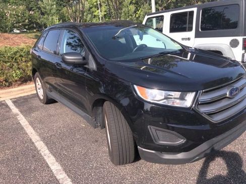 Used 2018 Ford Edge SE FWD image 3