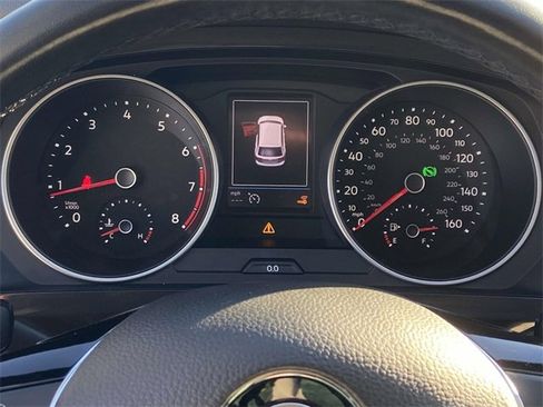 Used 2019 Volkswagen Tiguan SE image 20