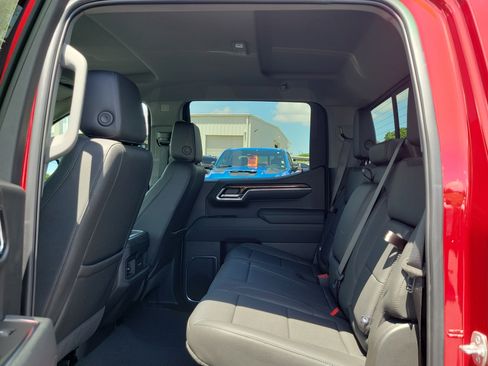 Used 2025 Chevrolet Silverado 1500 LT Trail Boss AWD/4WD image 12