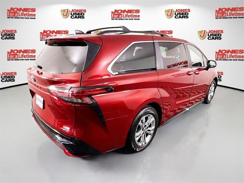 Certified 2022 Toyota Sienna XSE image 19