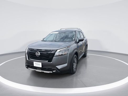 Used 2023 Nissan Pathfinder SL w/ Lighting Package (N92) AWD/4WD image 3