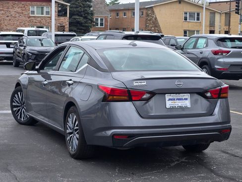 Used 2025 Nissan Altima 2.5 SV FWD image 13