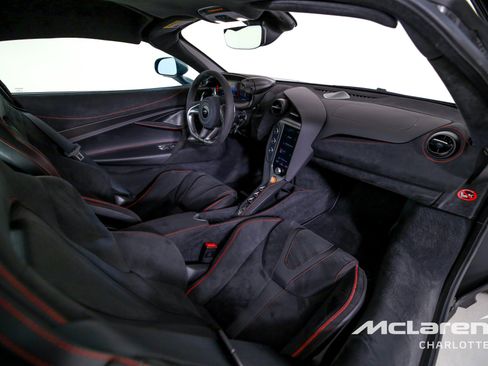 Used 2025 McLaren 750S image 20