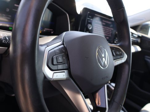 Used 2025 Volkswagen Jetta SE FWD image 24