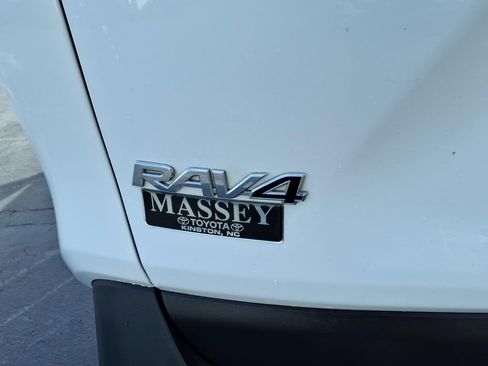 Used 2019 Toyota RAV4 XLE w/ Convenience Package image 9