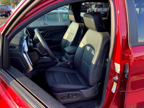 Used 2024 GMC Canyon Elevation w/ Elevation Premium Package AWD/4WD image 8