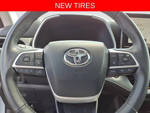 Used 2024 Toyota Highlander XLE AWD/4WD image 28