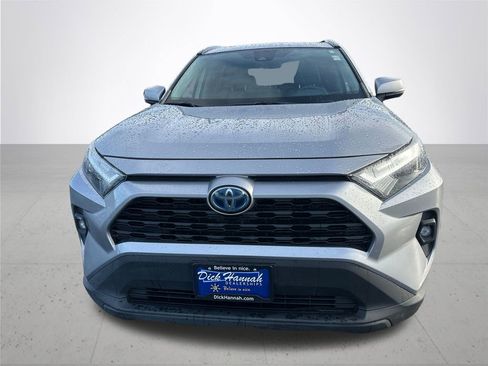 Used 2022 Toyota RAV4 XLE Premium image 3
