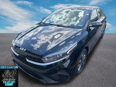 Used 2023 Kia Forte LXS FWD image 3