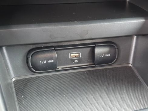 Certified 2025 Kia Soul LX w/ LX Technology Package FWD image 24