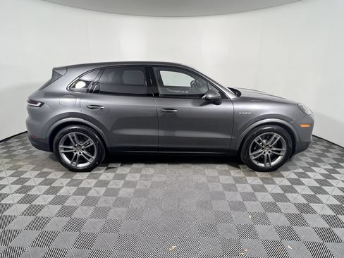 Certified 2025 Porsche Cayenne E-Hybrid AWD/4WD image 8