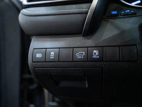 Certified 2020 Toyota Camry SE image 22