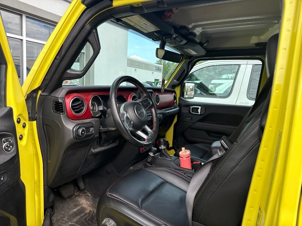 Used 2023 Jeep Wrangler Unlimited Rubicon w/ Cold Weather Group AWD/4WD image 9