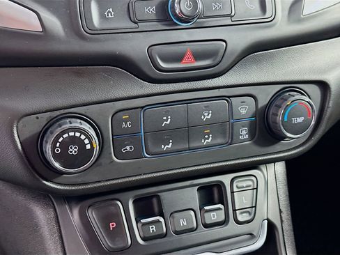 Used 2020 GMC Terrain SLE FWD image 15