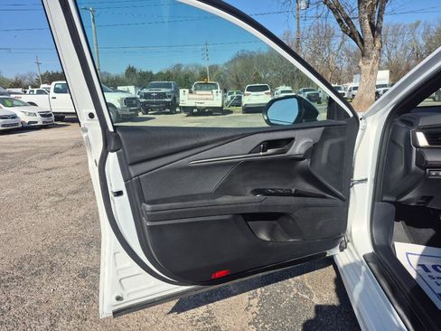 Used 2025 Toyota Camry SE w/ Multimedia Upgrade Package image 9