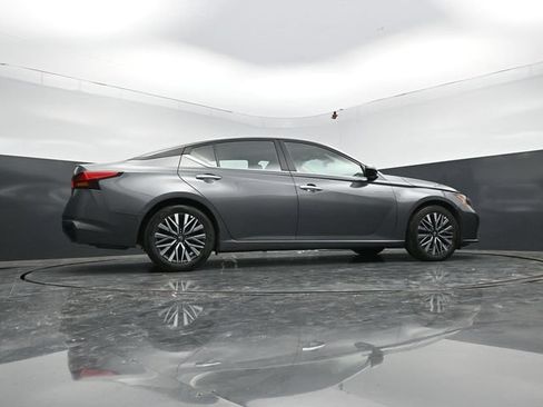 Used 2025 Nissan Altima 2.5 SV FWD image 65